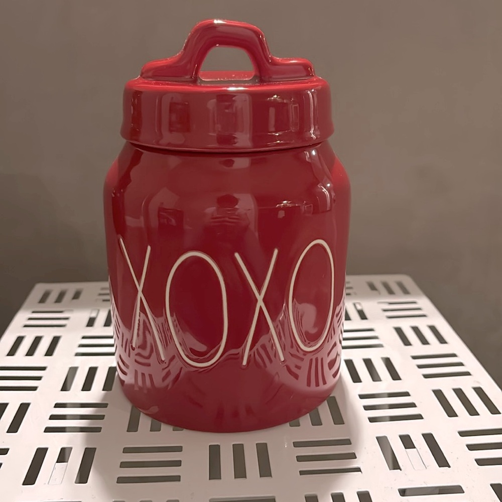 Rae Dunn jar